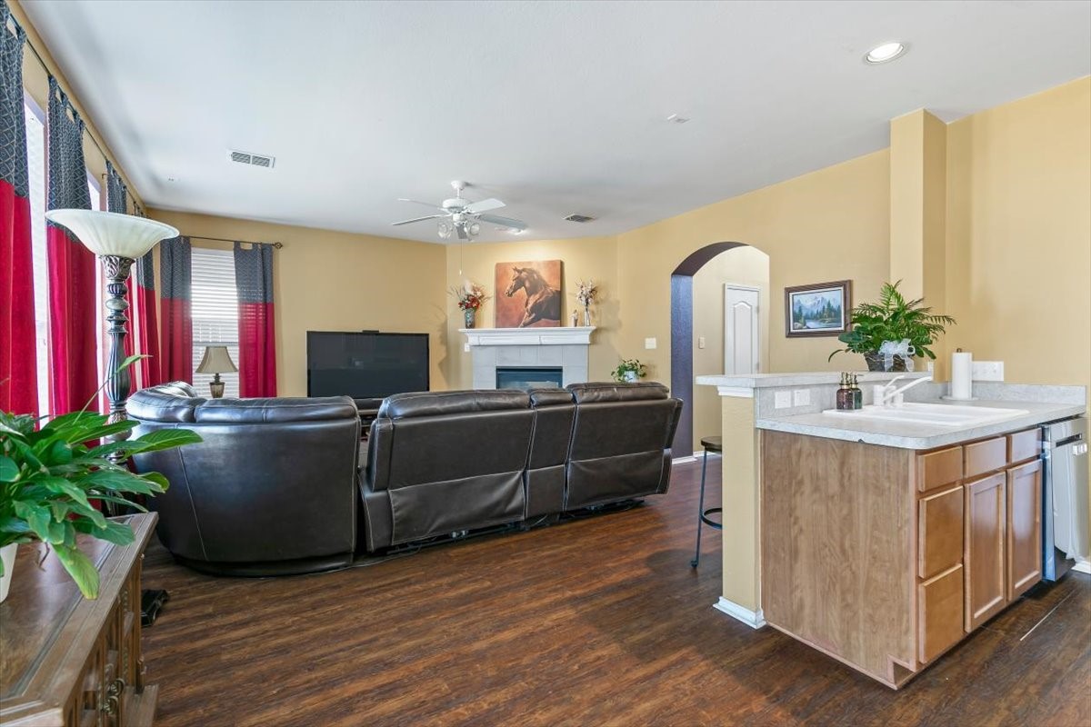 306 Salsbury Drive Euless TX 76040