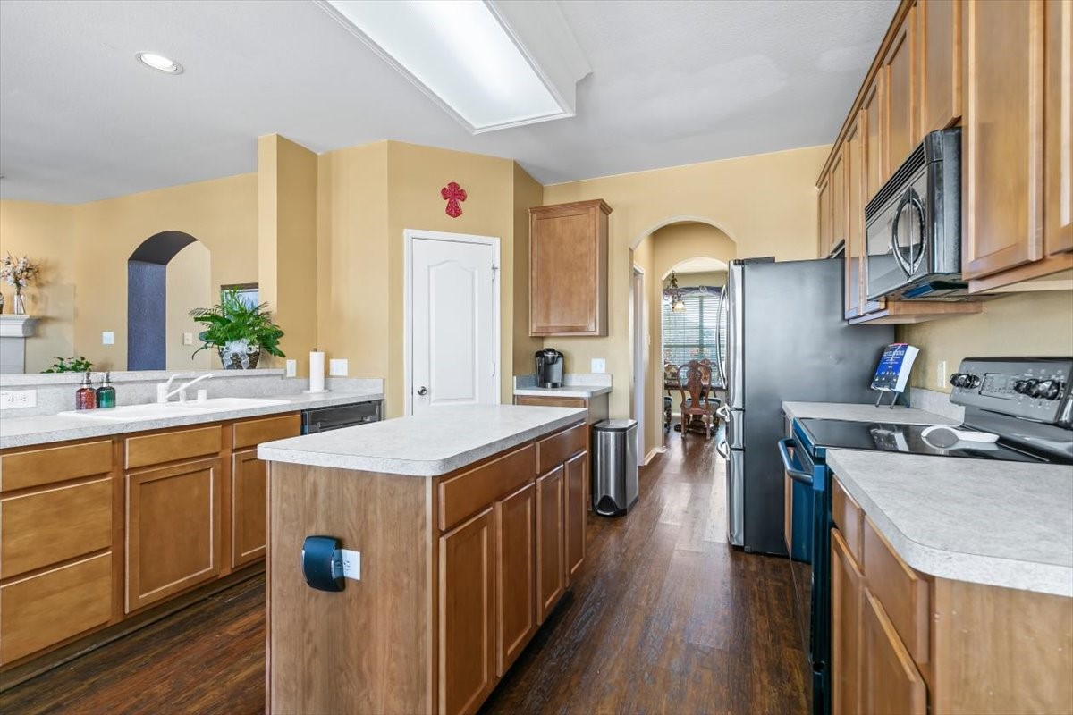 306 Salsbury Drive Euless TX 76040