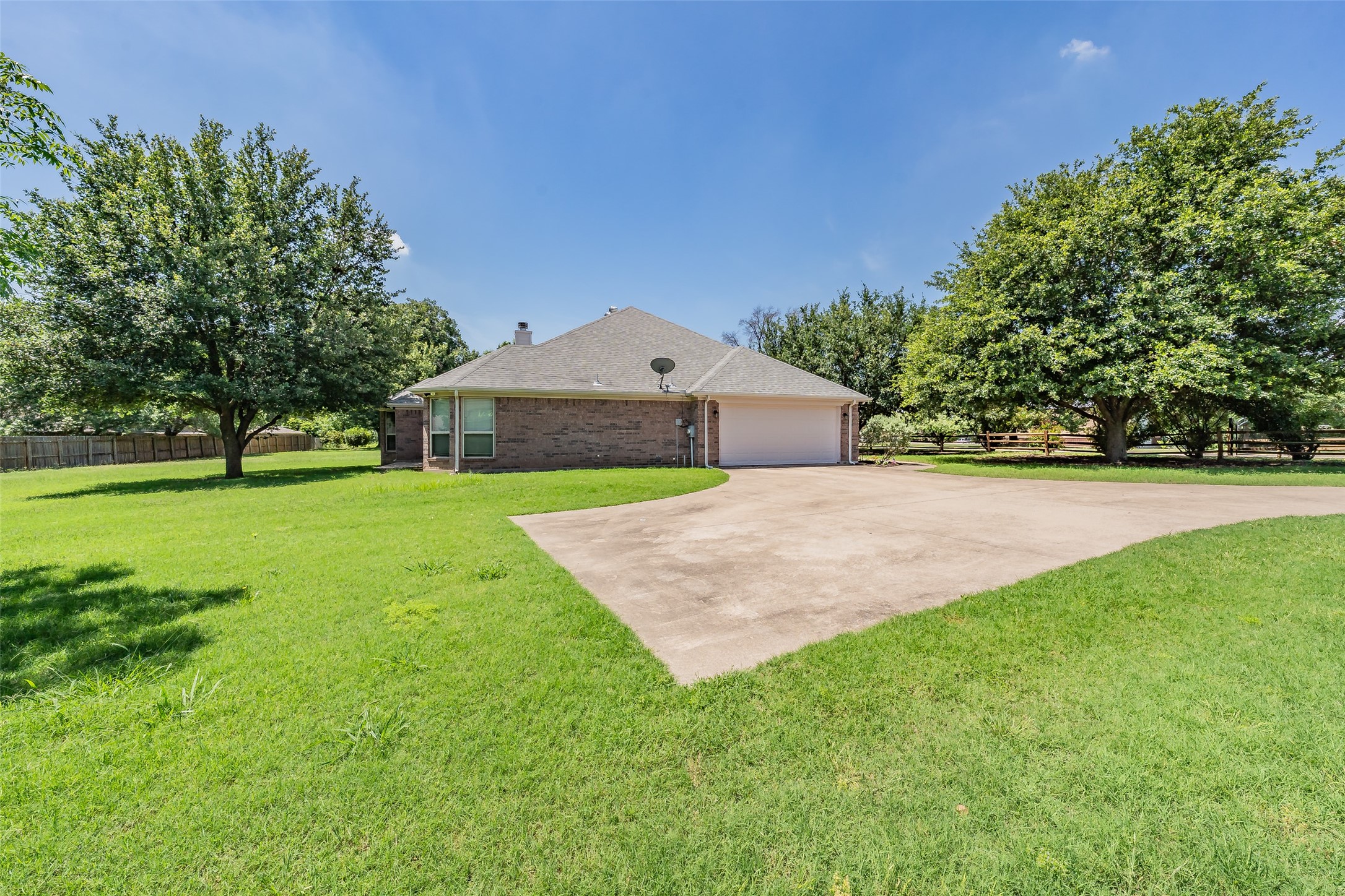 4035 Palomino Drive Benbrook TX 76116