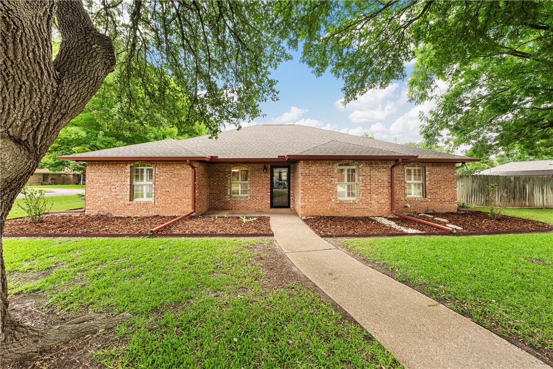 1004 Walden Street Hewitt TX 76643