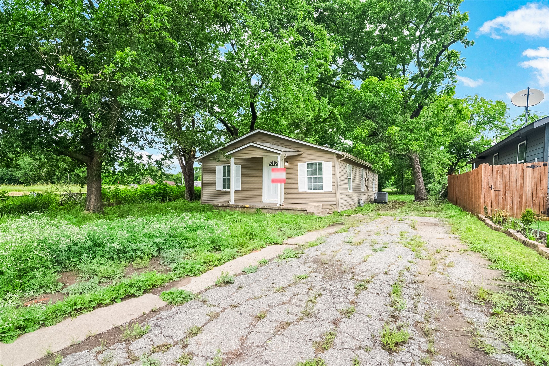 627 E Pacific Street Sherman TX 75090