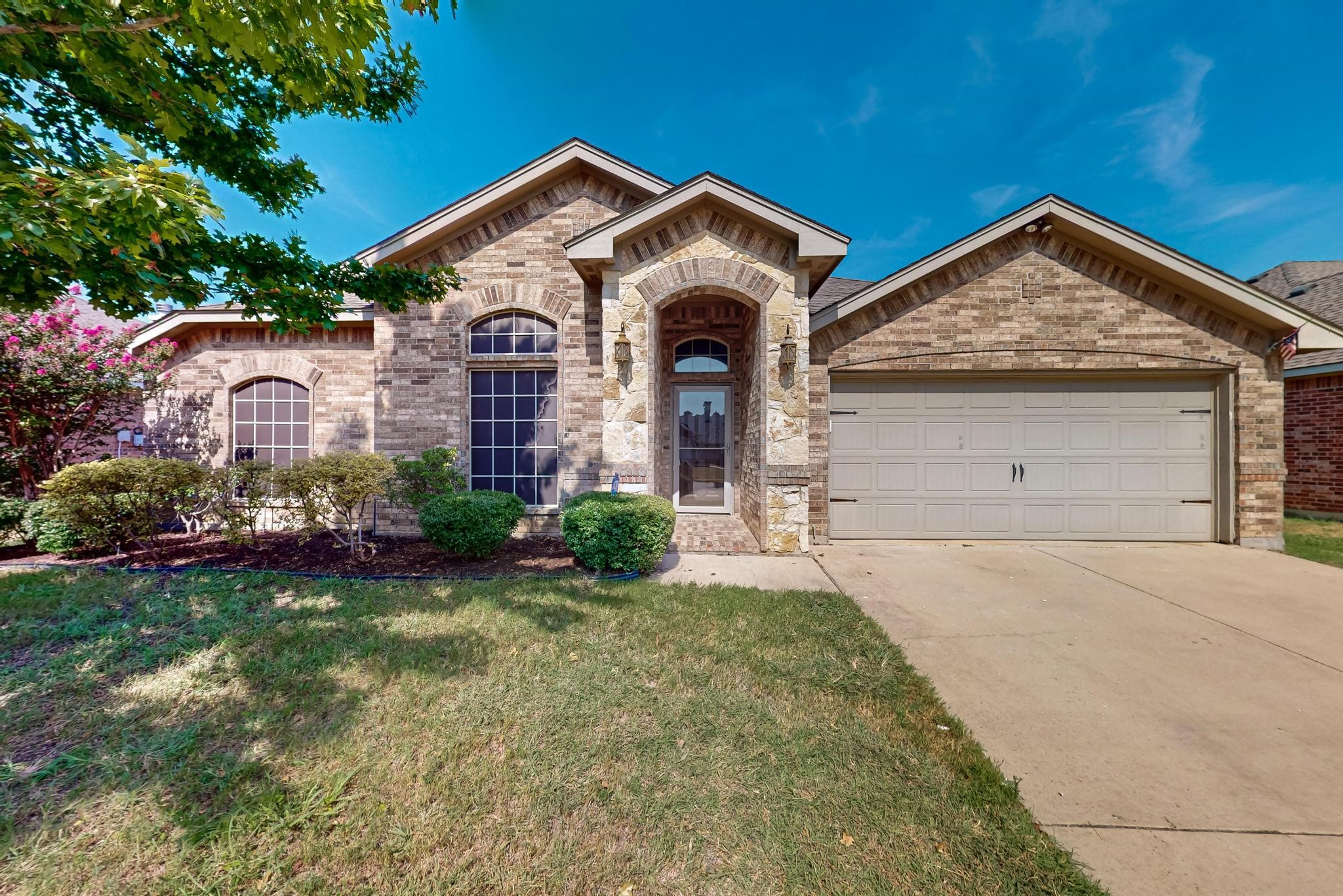 949 Sherry Lane Saginaw TX 76179