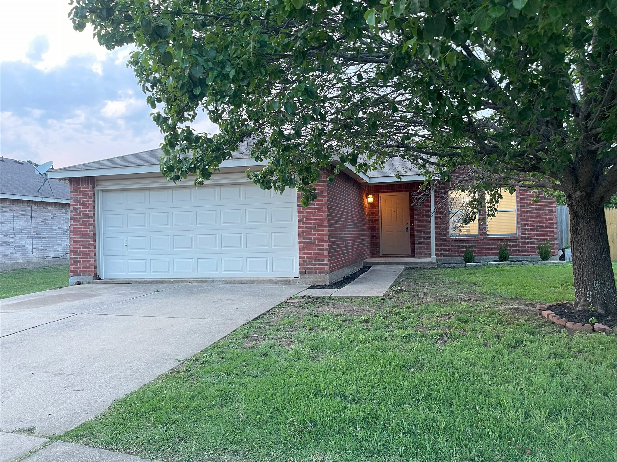807 Encino Drive Arlington TX 76001