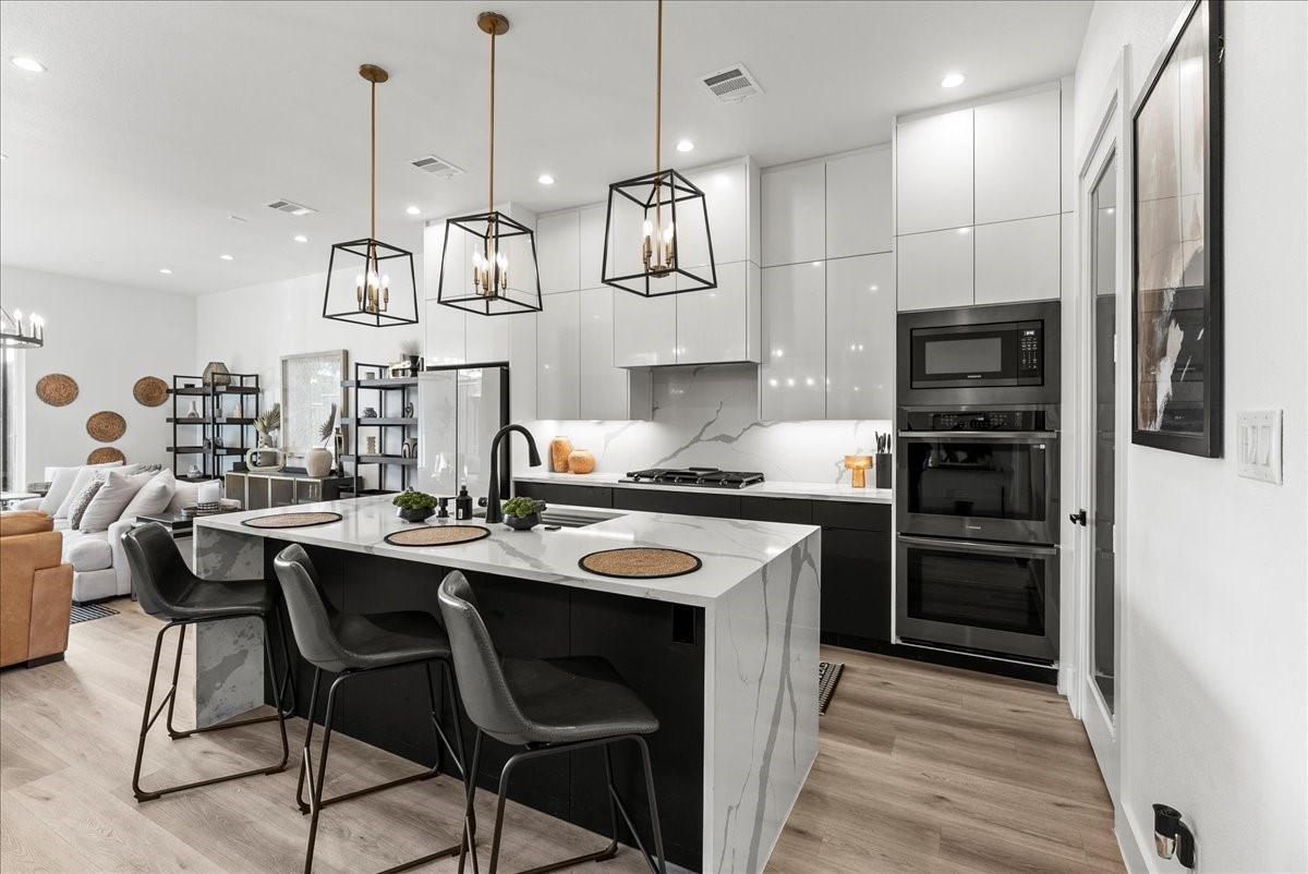 2132 Hondo Avenue Dallas TX 75219