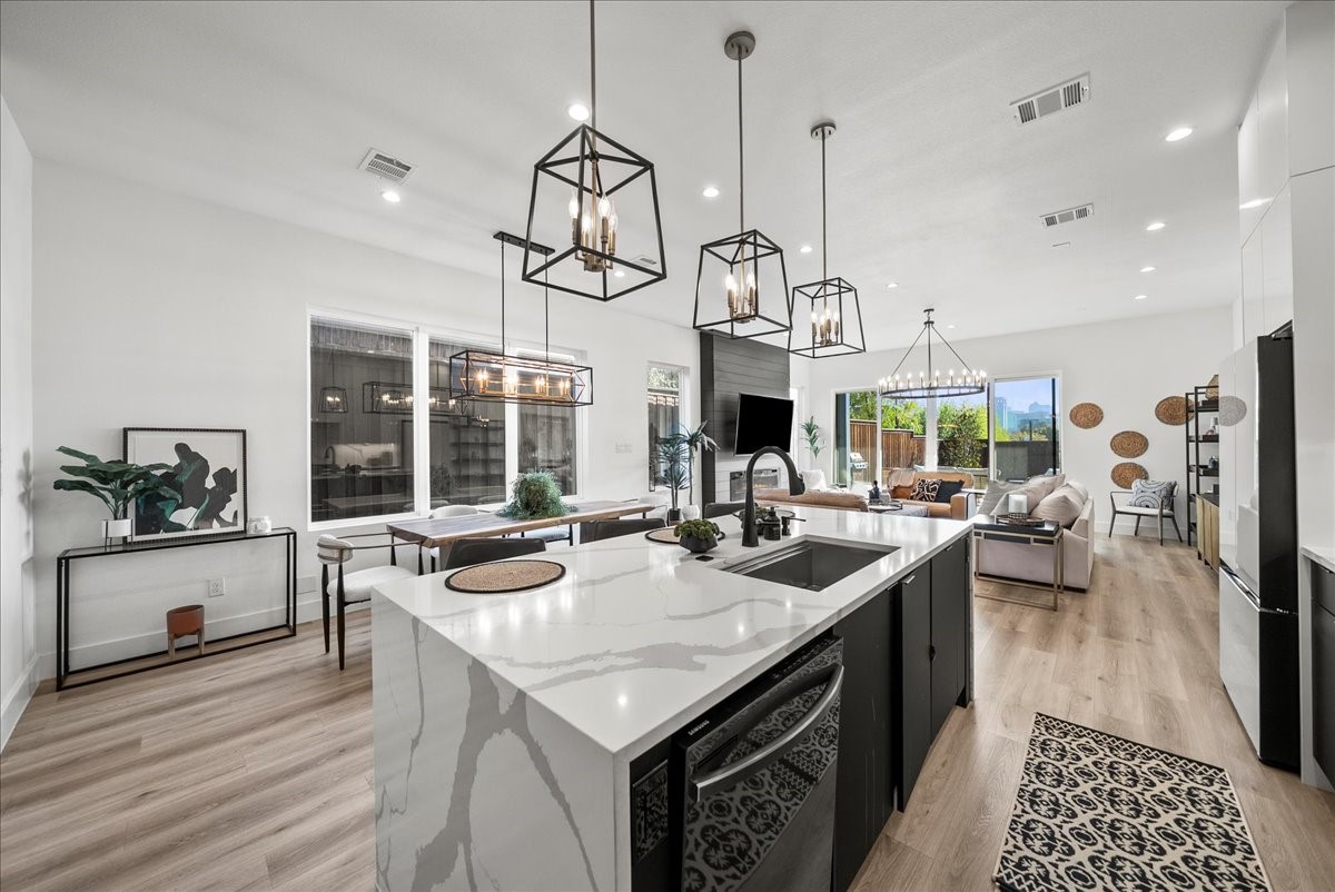 2132 Hondo Avenue Dallas TX 75219