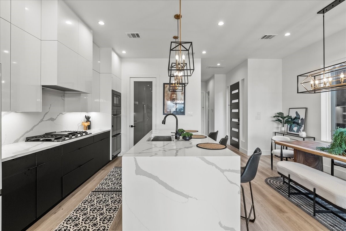 2132 Hondo Avenue Dallas TX 75219