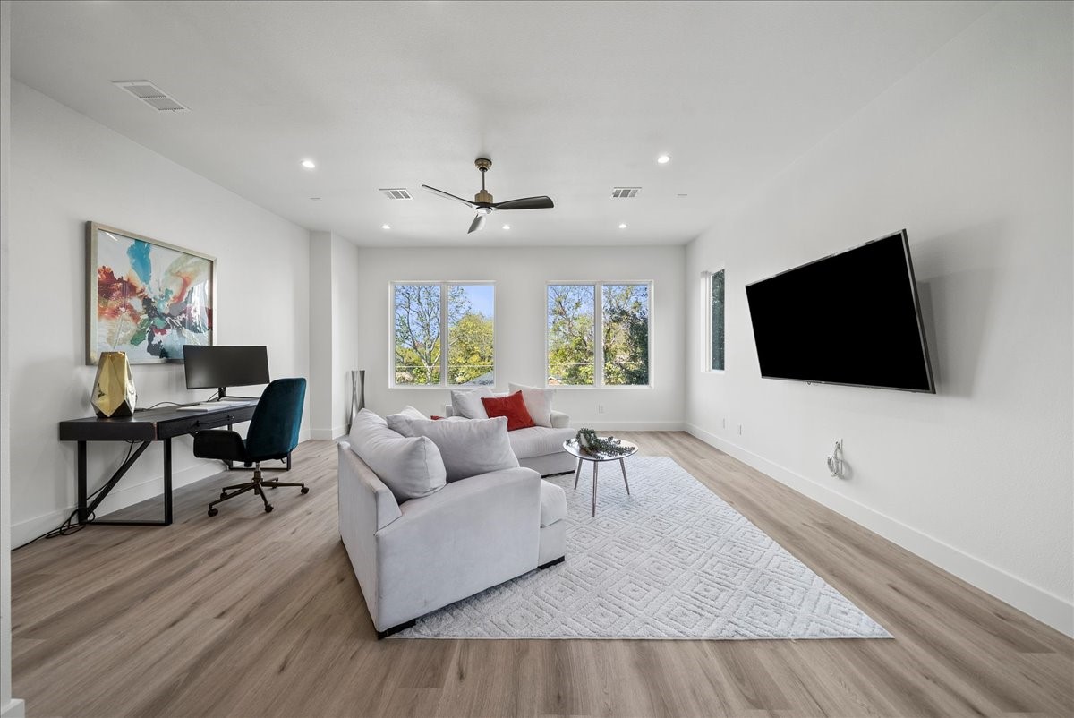 2132 Hondo Avenue Dallas TX 75219