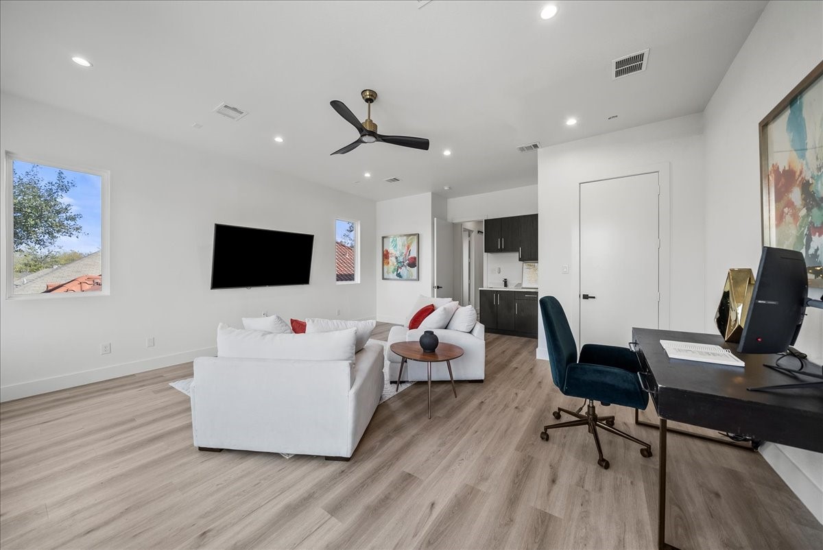 2132 Hondo Avenue Dallas TX 75219