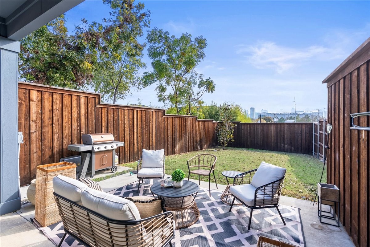 2132 Hondo Avenue Dallas TX 75219