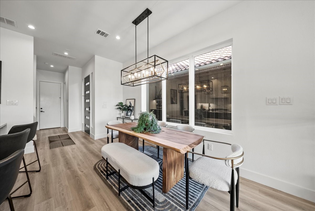 2132 Hondo Avenue Dallas TX 75219