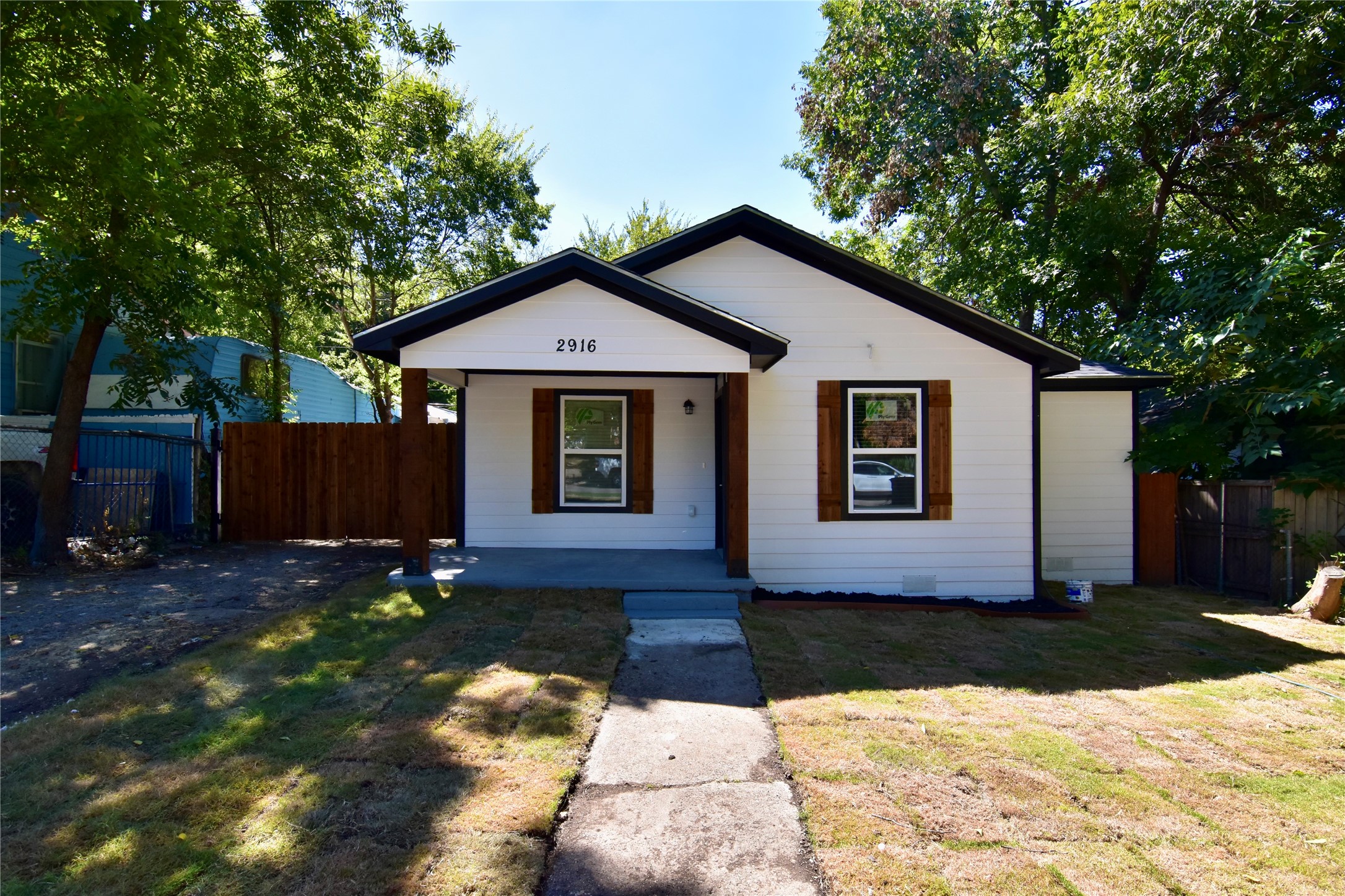 2916 Bideker Avenue Fort Worth TX 76105