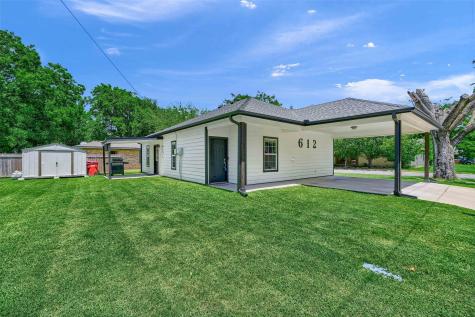 612 W 7th Street Bonham TX 75418
