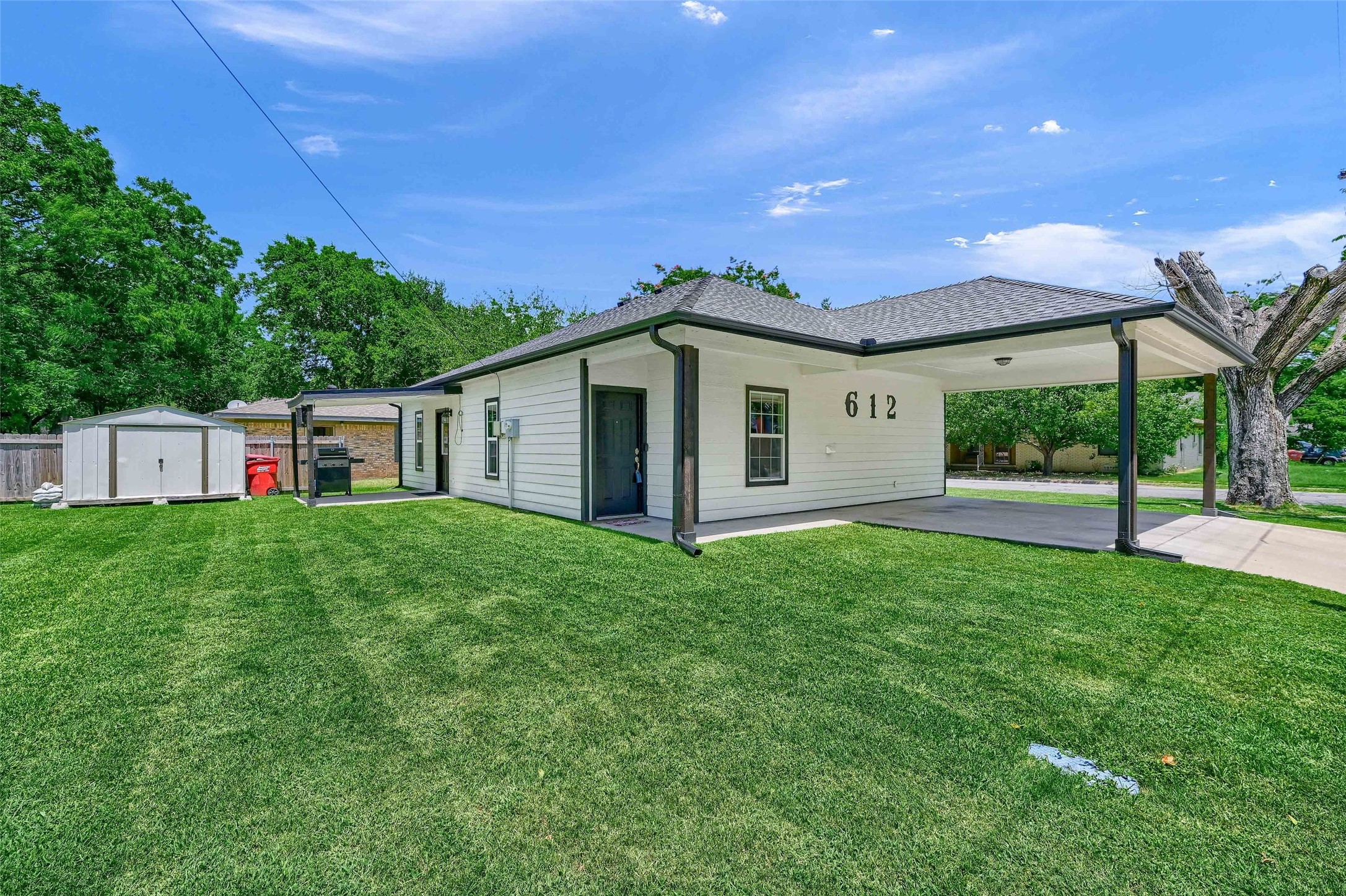 612 W 7th Street Bonham TX 75418