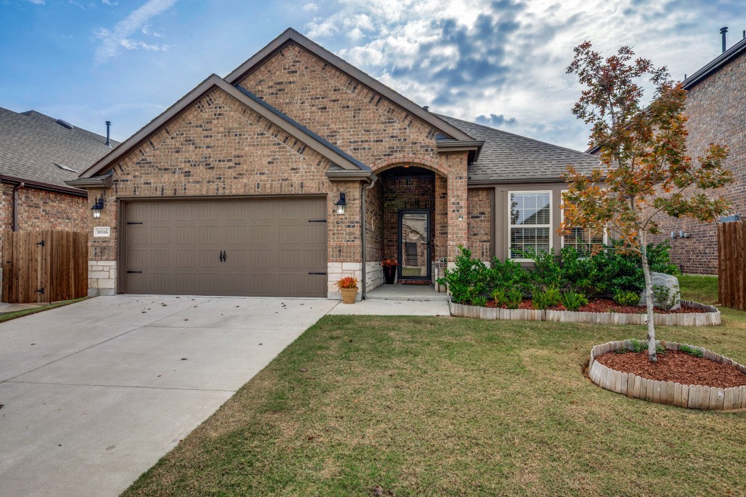 10516 Breezeway Drive Aubrey TX 76227