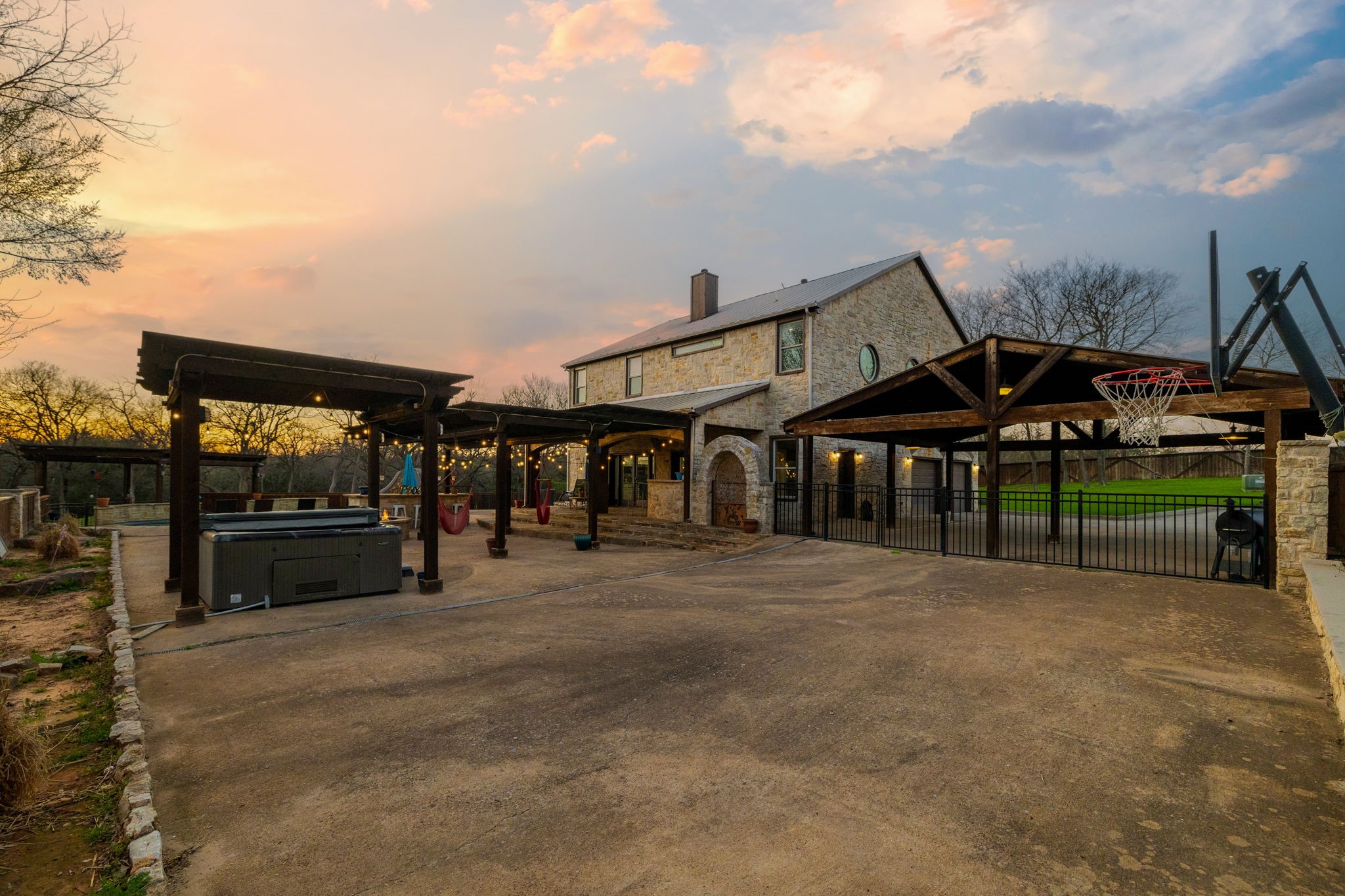 689 Jim Cannon Road Van Alstyne TX 75495