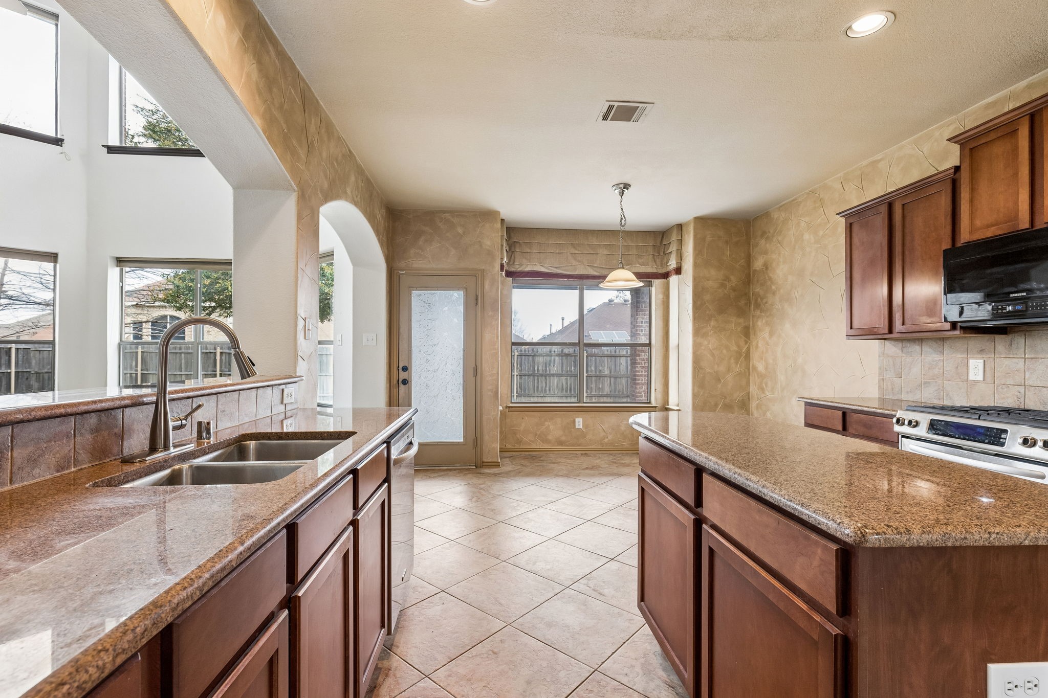 915 Fieldstone Drive Cedar Hill TX 75104