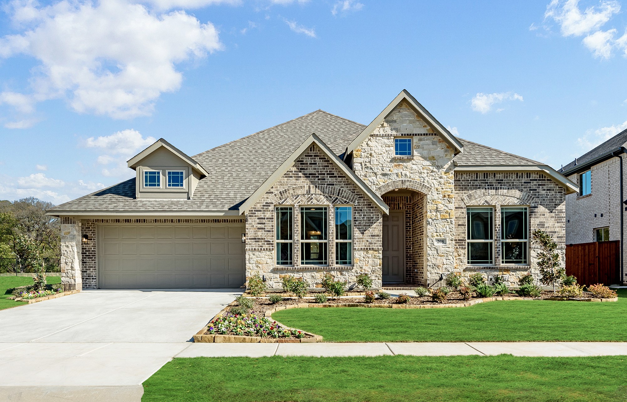 208 Oakcrest Drive Justin TX 76247
