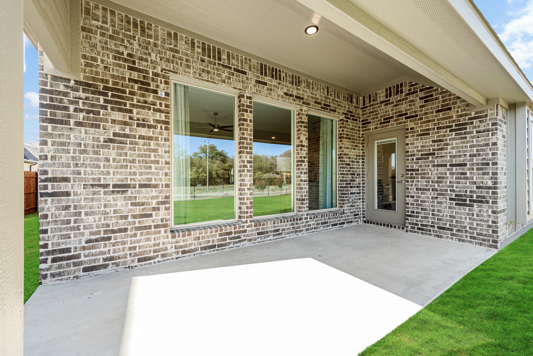 208 Oakcrest Drive Justin TX 76247