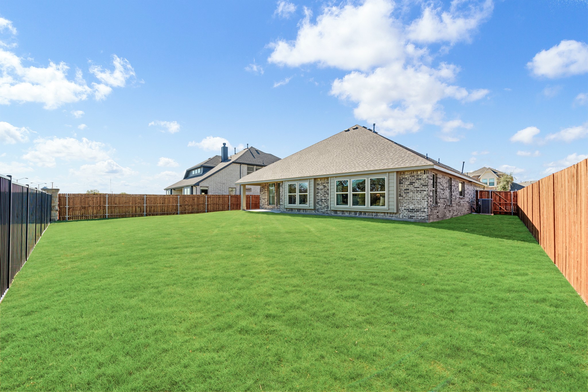 208 Oakcrest Drive Justin TX 76247