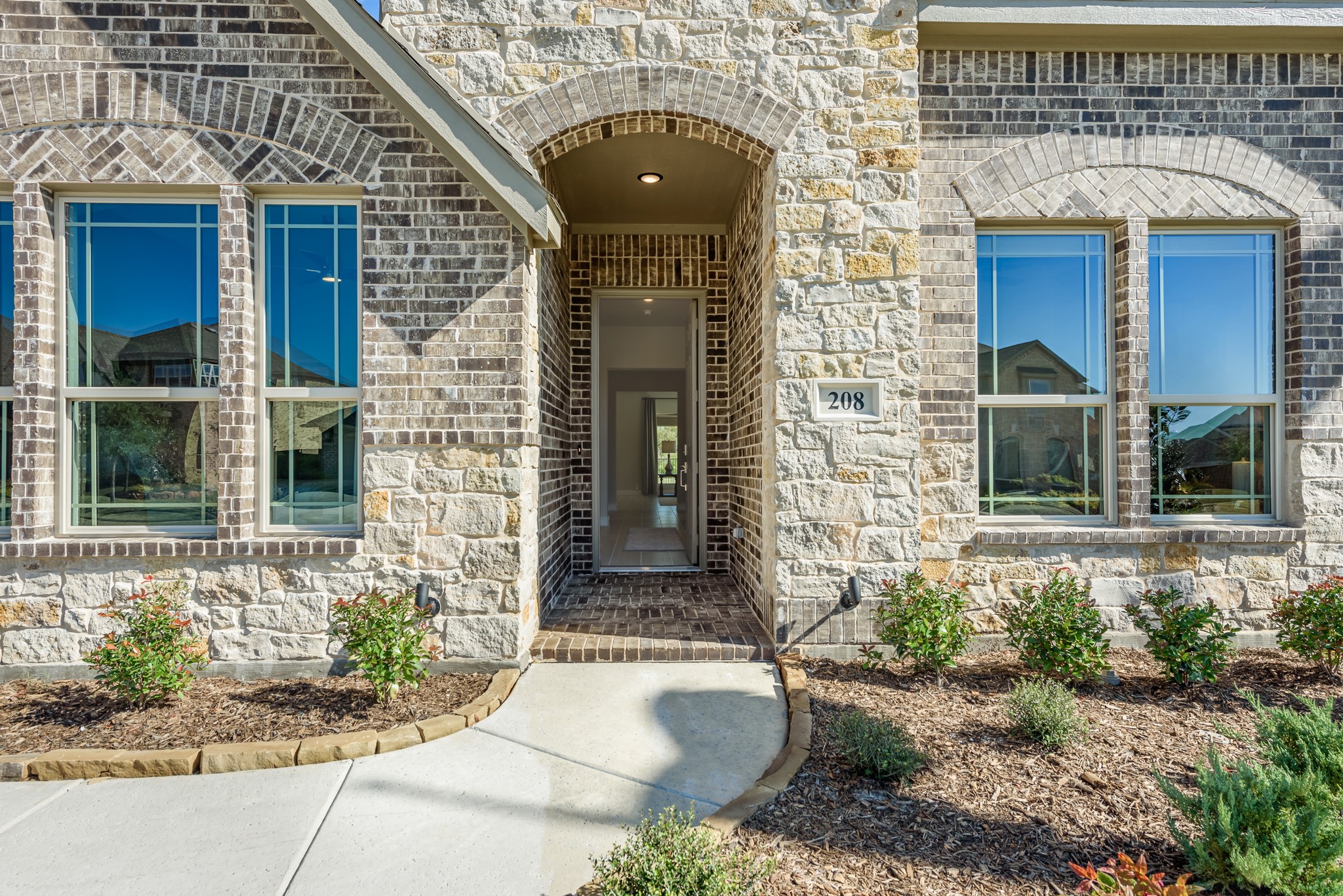 208 Oakcrest Drive Justin TX 76247
