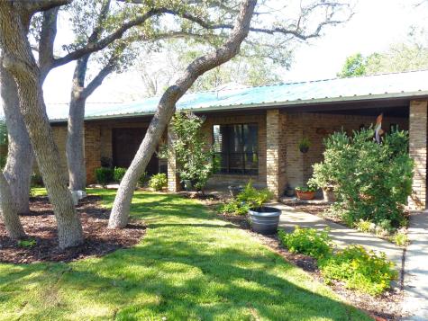 135 Lakeview Brady TX 76825