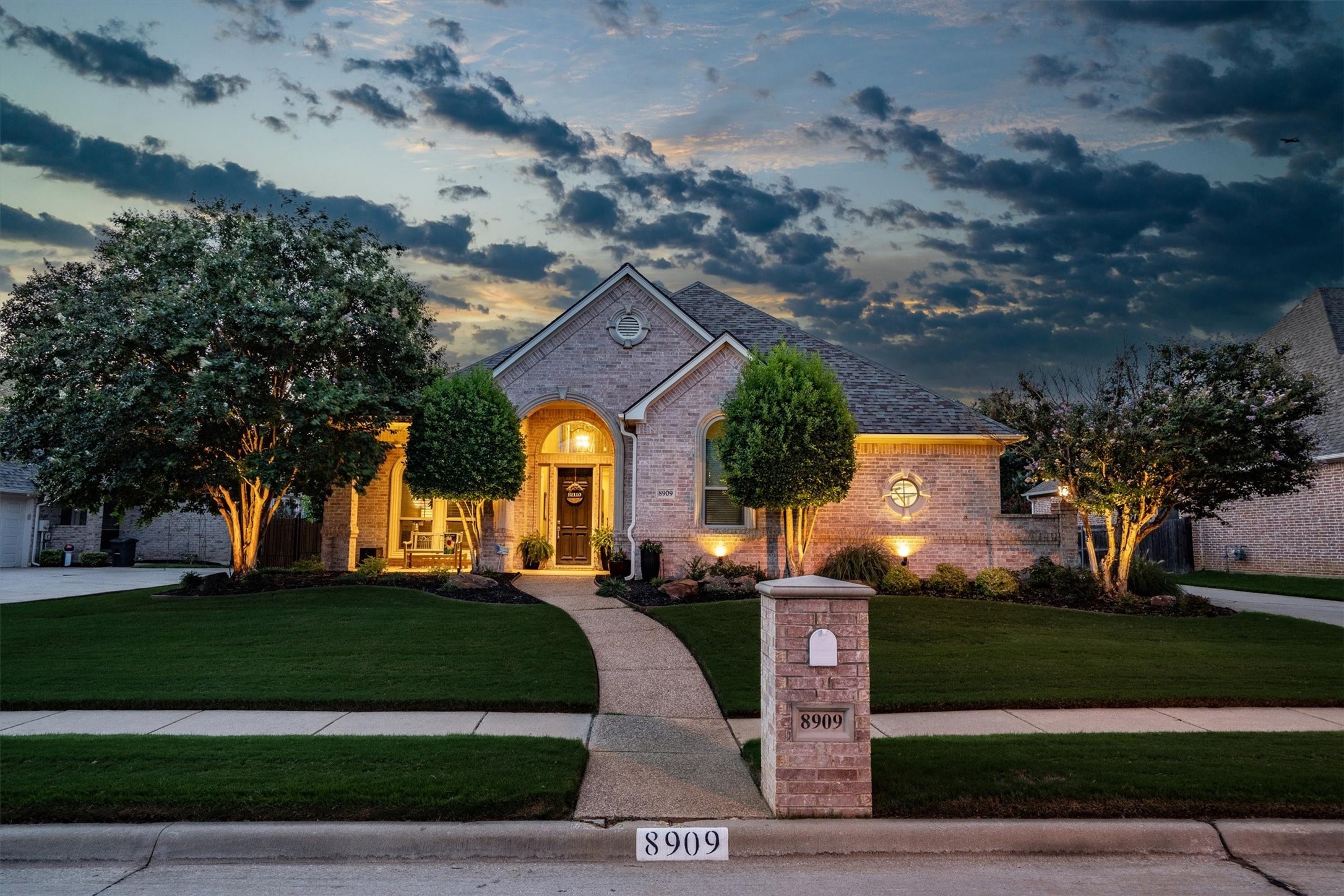 8909 Stratford Drive North Richland Hills TX 76182