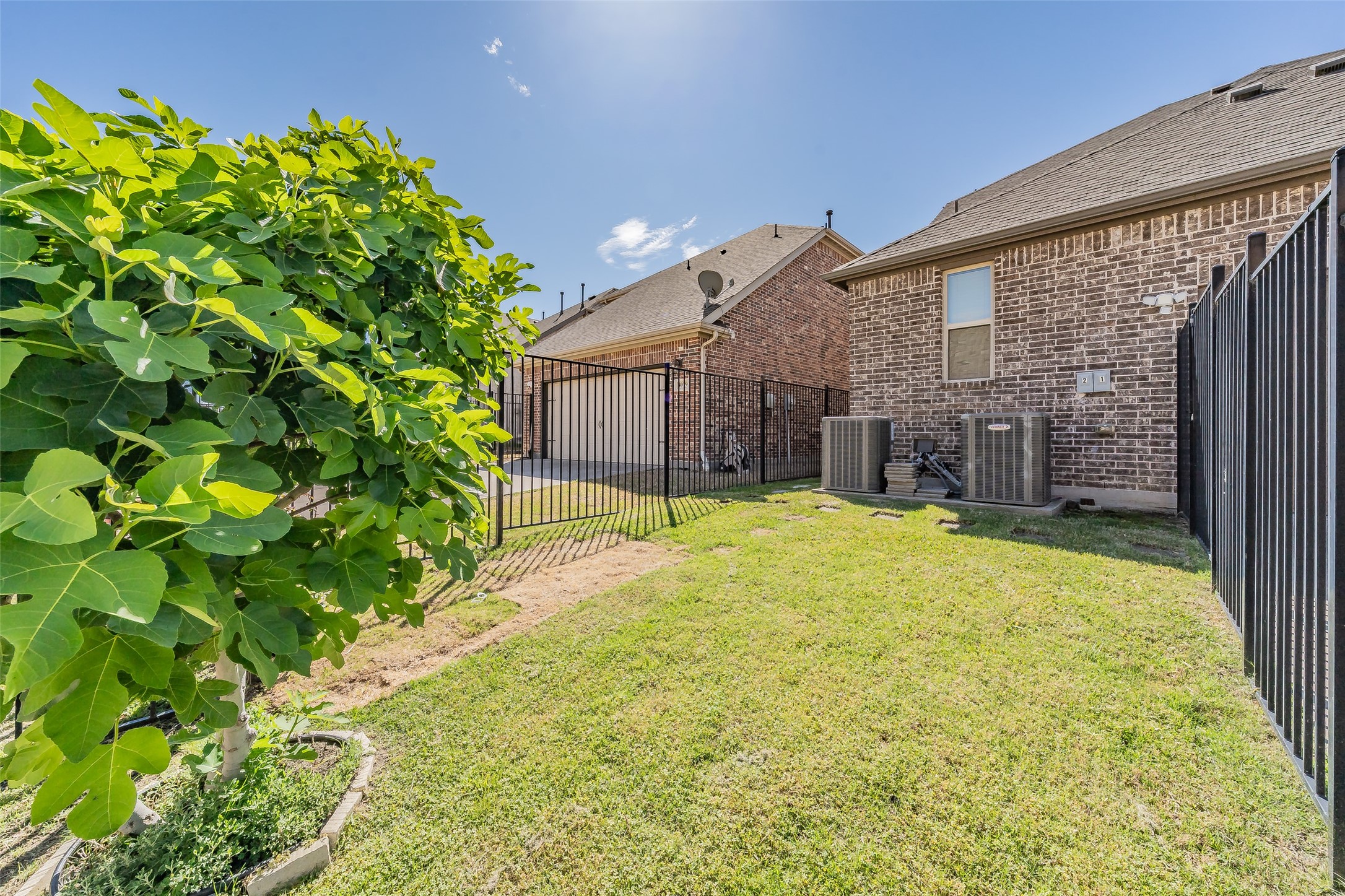 8075 Sunflower Lane Dallas TX 75252