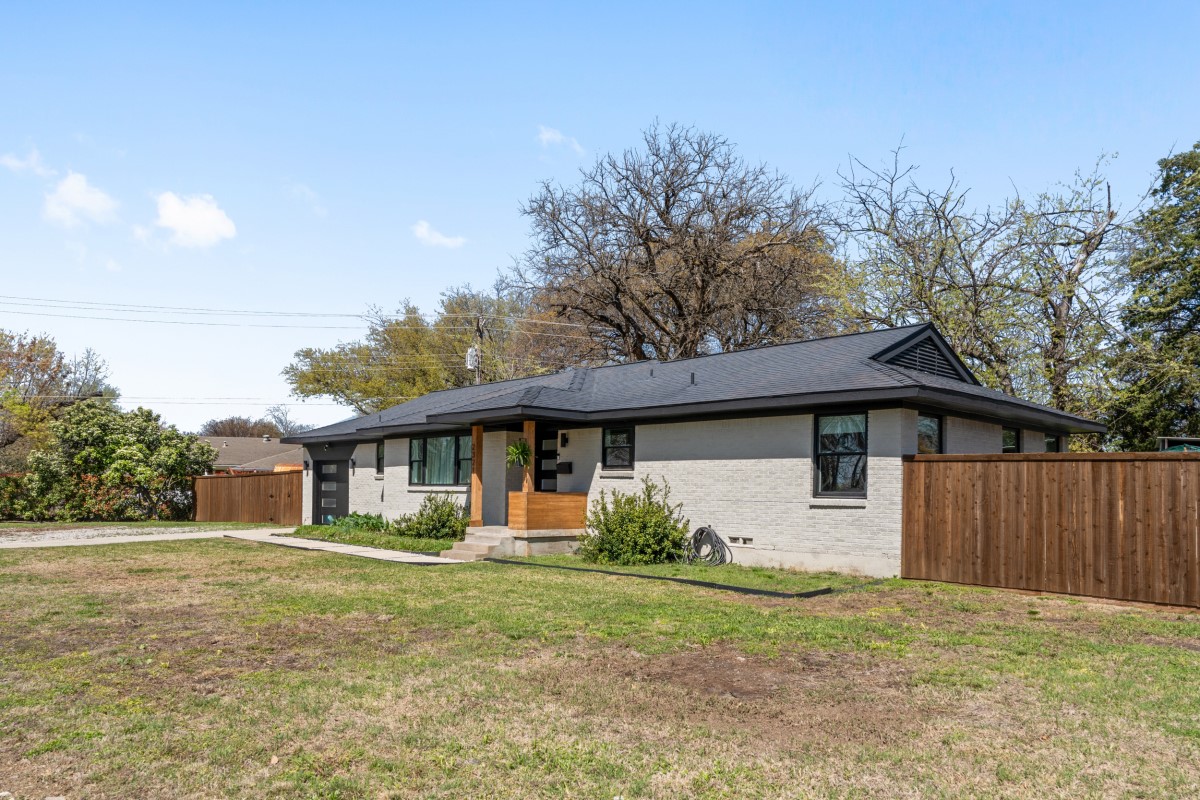 2321 Hartline Drive Dallas TX 75228