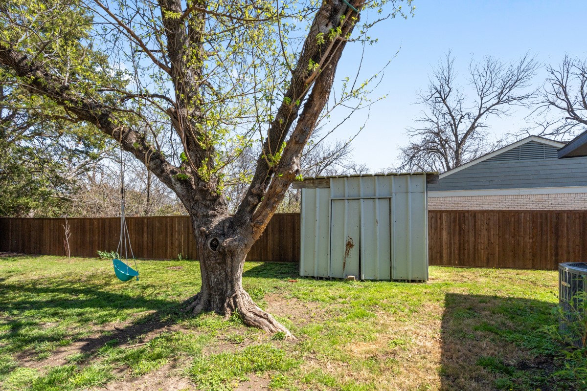 2321 Hartline Drive Dallas TX 75228