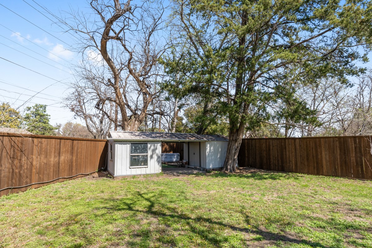 2321 Hartline Drive Dallas TX 75228