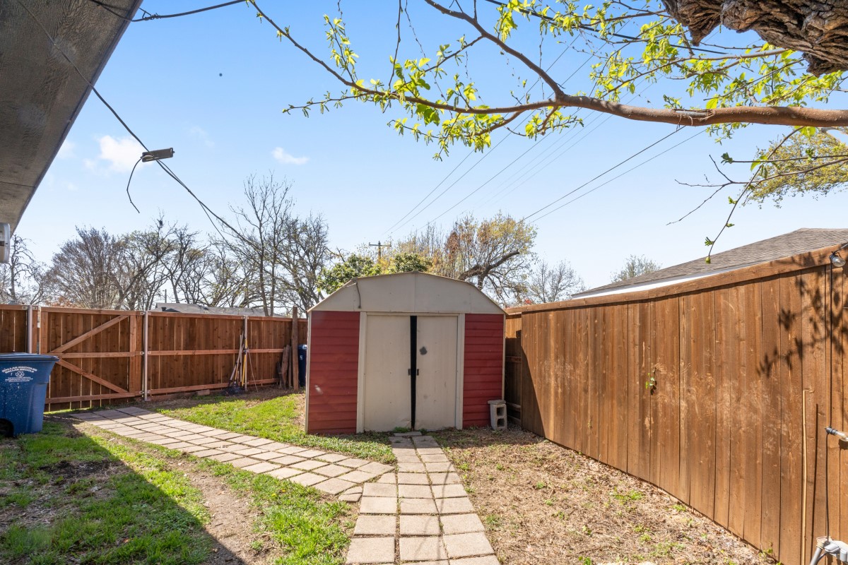 2321 Hartline Drive Dallas TX 75228