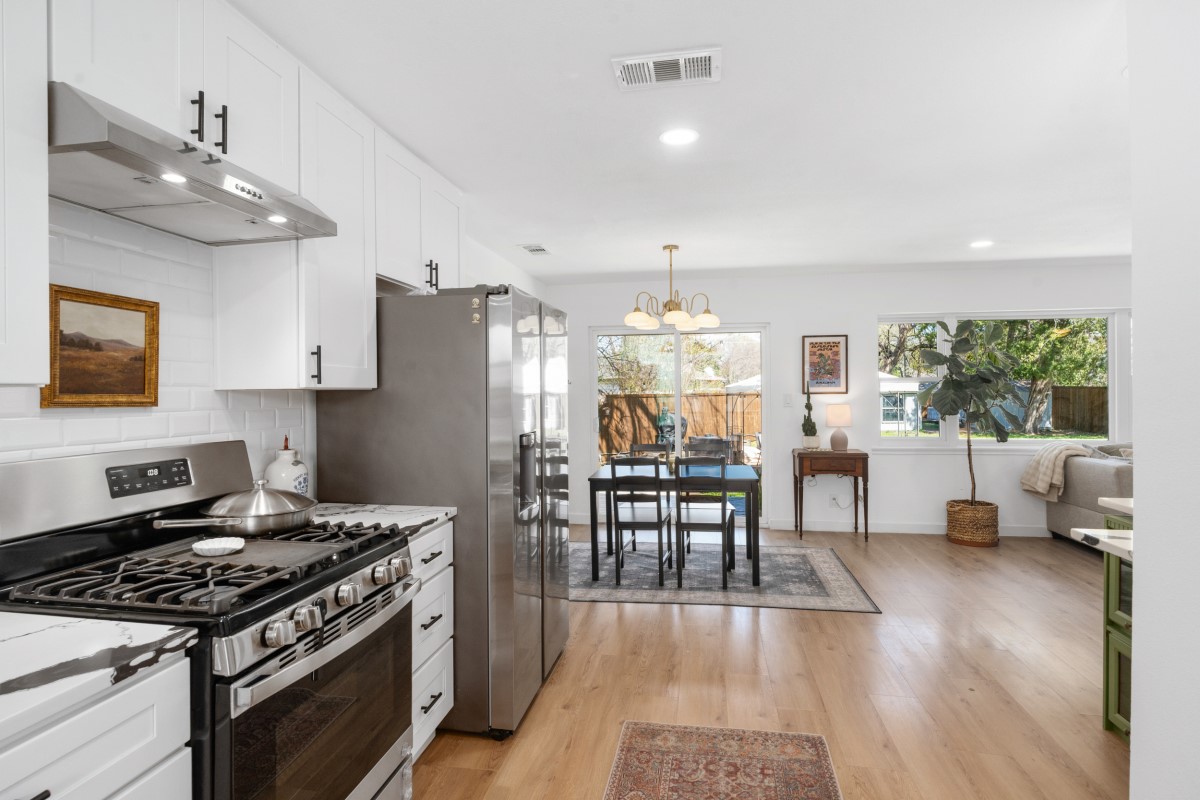 2321 Hartline Drive Dallas TX 75228