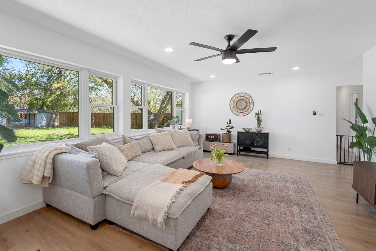 2321 Hartline Drive Dallas TX 75228