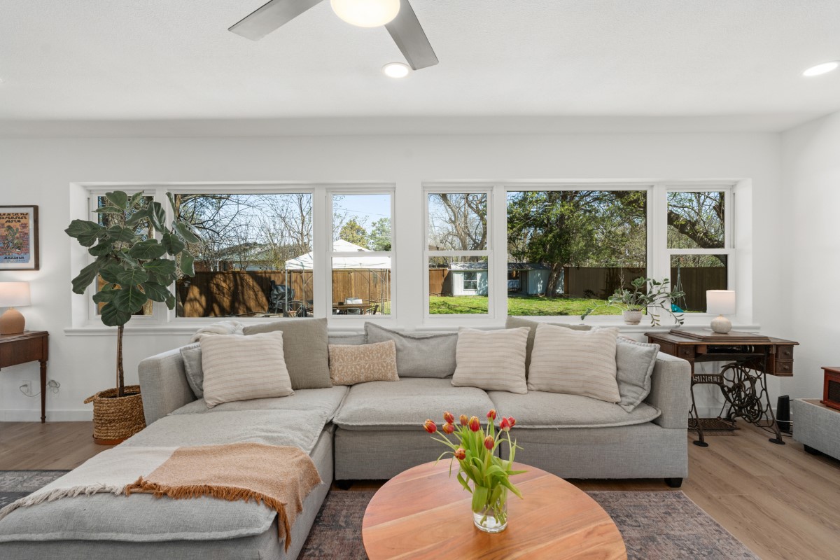 2321 Hartline Drive Dallas TX 75228