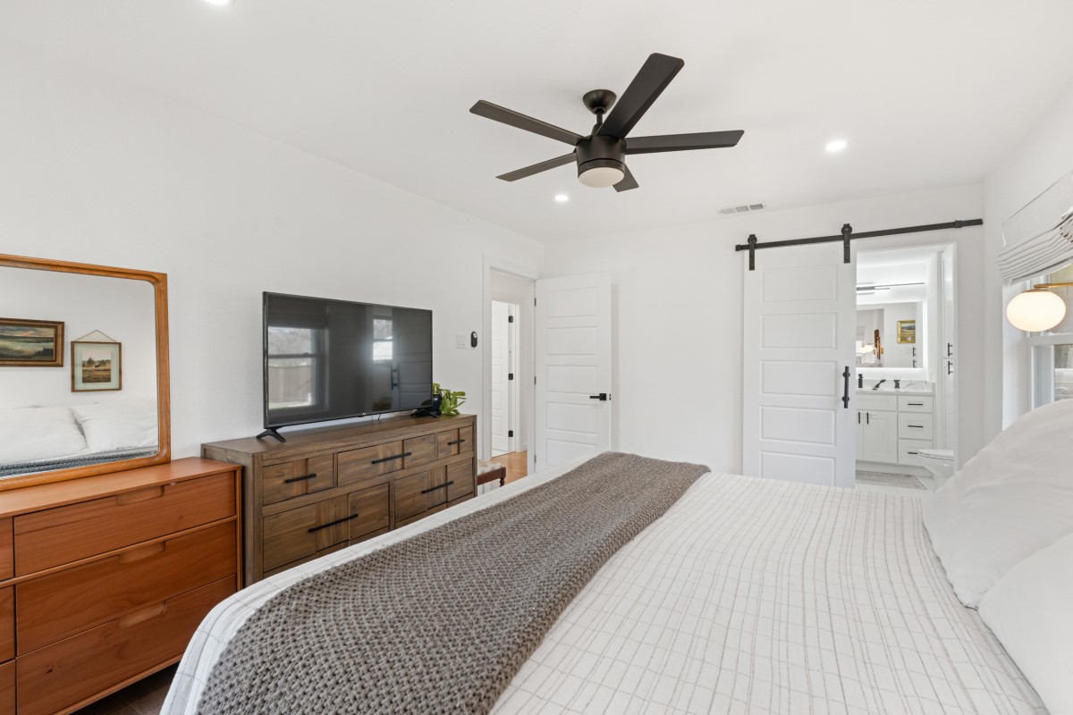 2321 Hartline Drive Dallas TX 75228