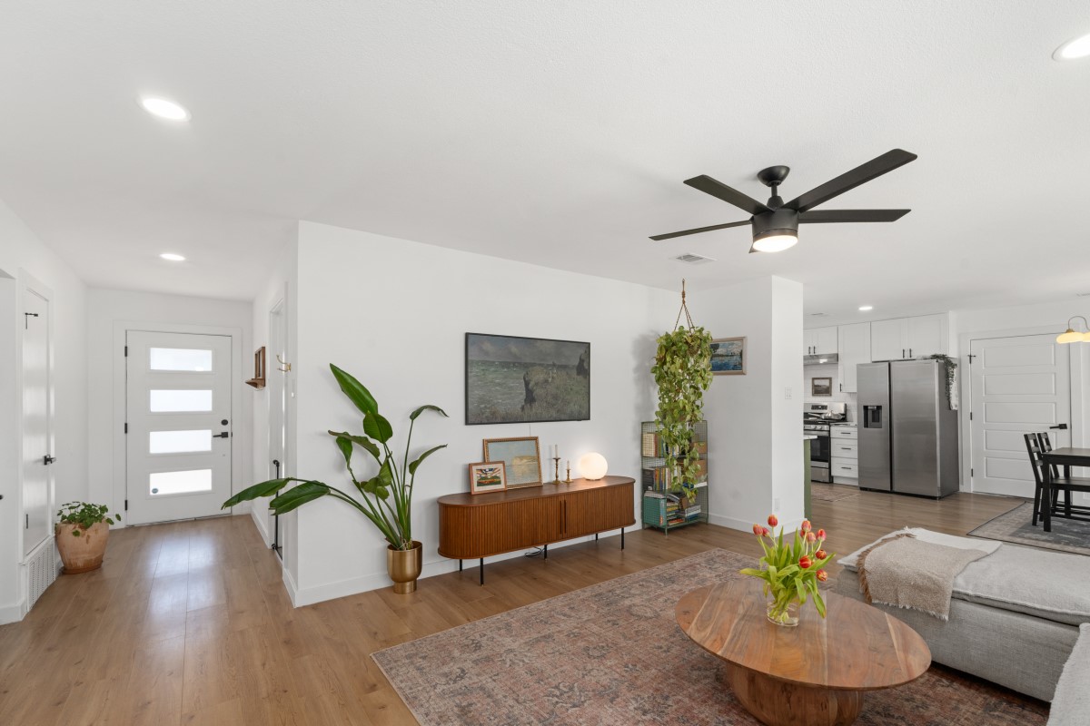 2321 Hartline Drive Dallas TX 75228