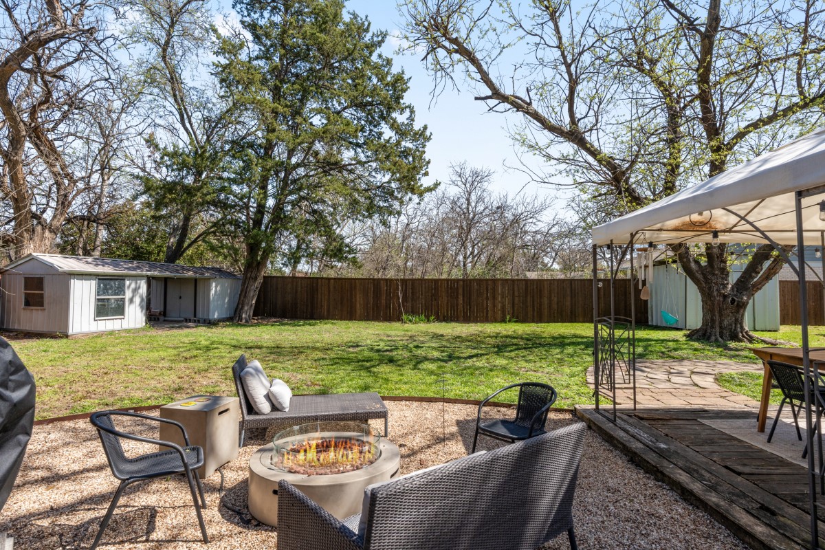 2321 Hartline Drive Dallas TX 75228