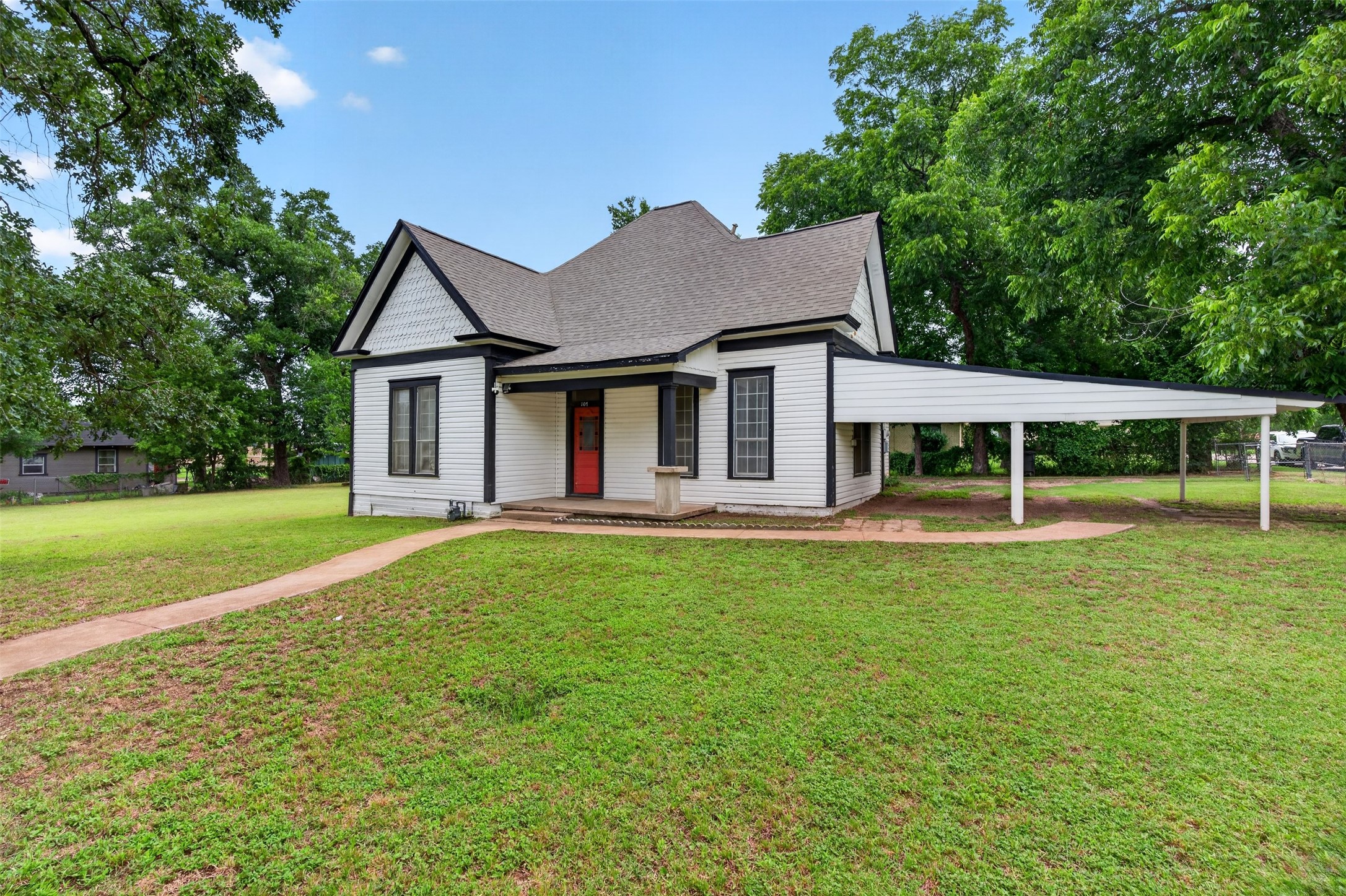 107 S Washington Street Cleburne TX 76031