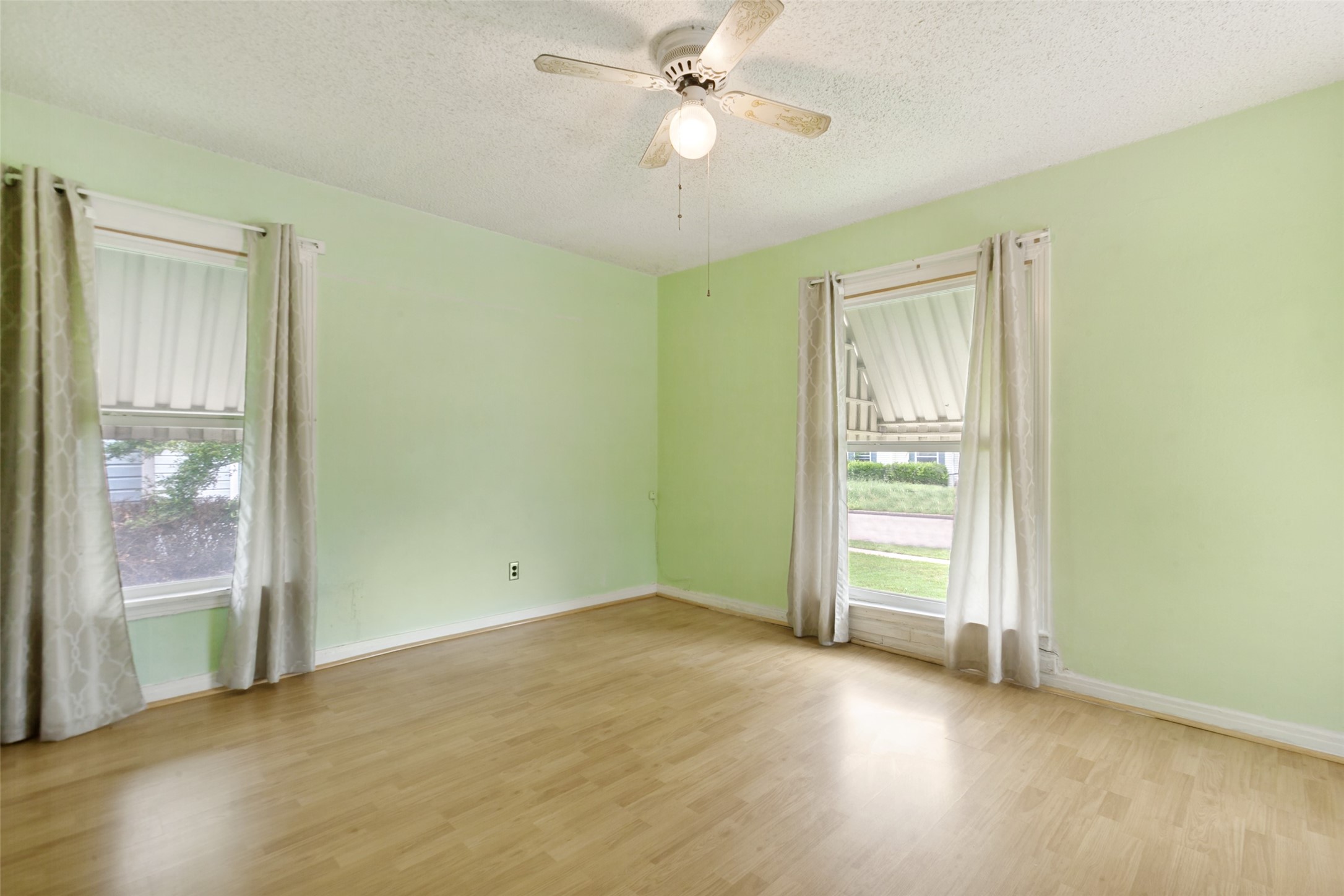 811 Magnolia Drive Garland TX 75040