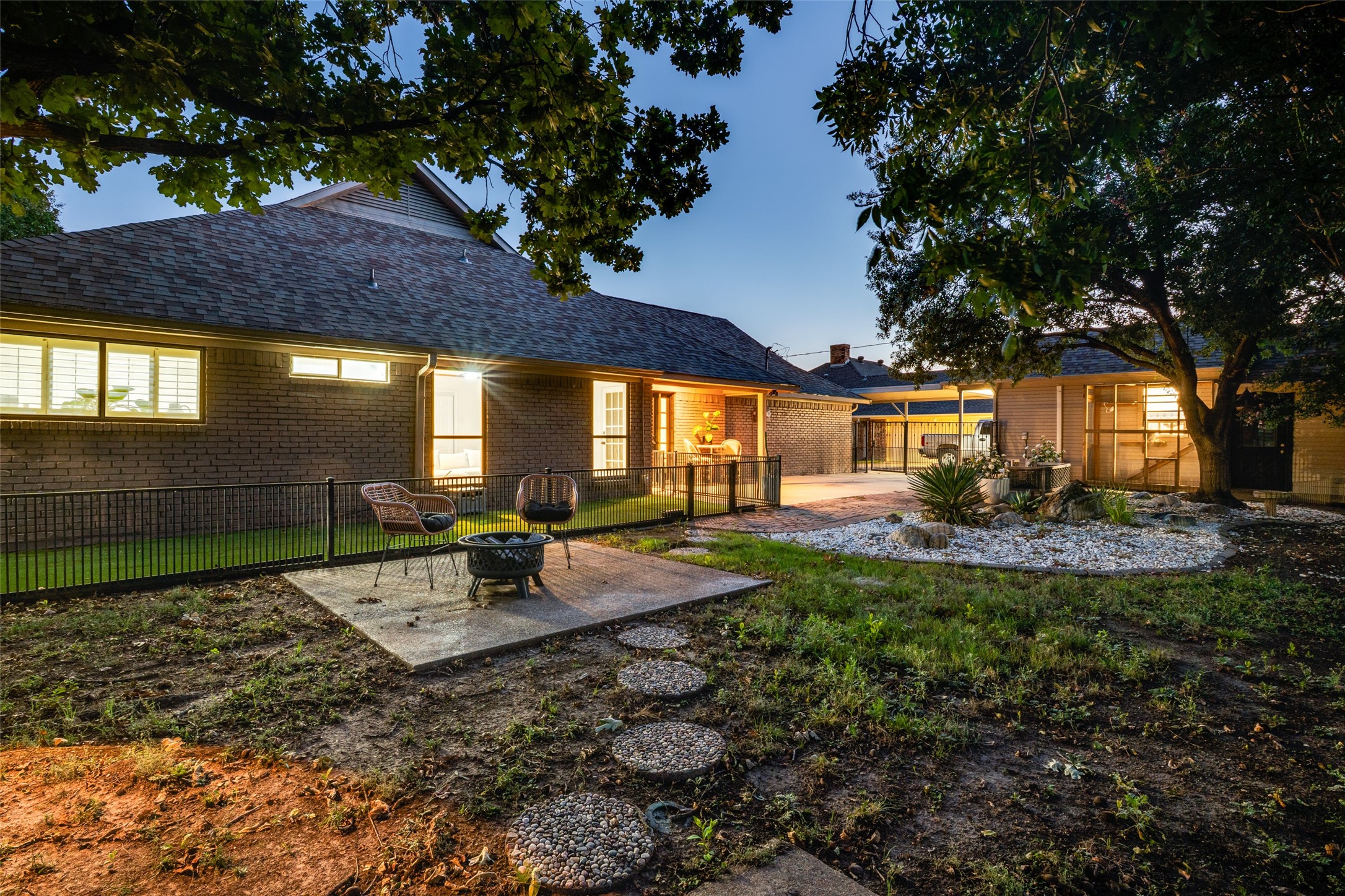2209 Vicksburg Drive Sachse TX 75048