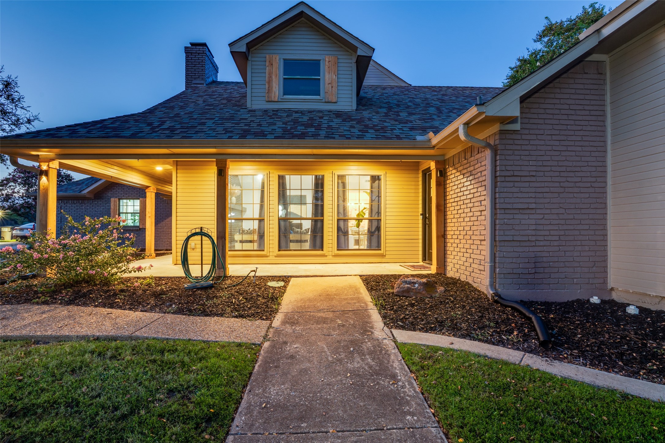 2209 Vicksburg Drive Sachse TX 75048