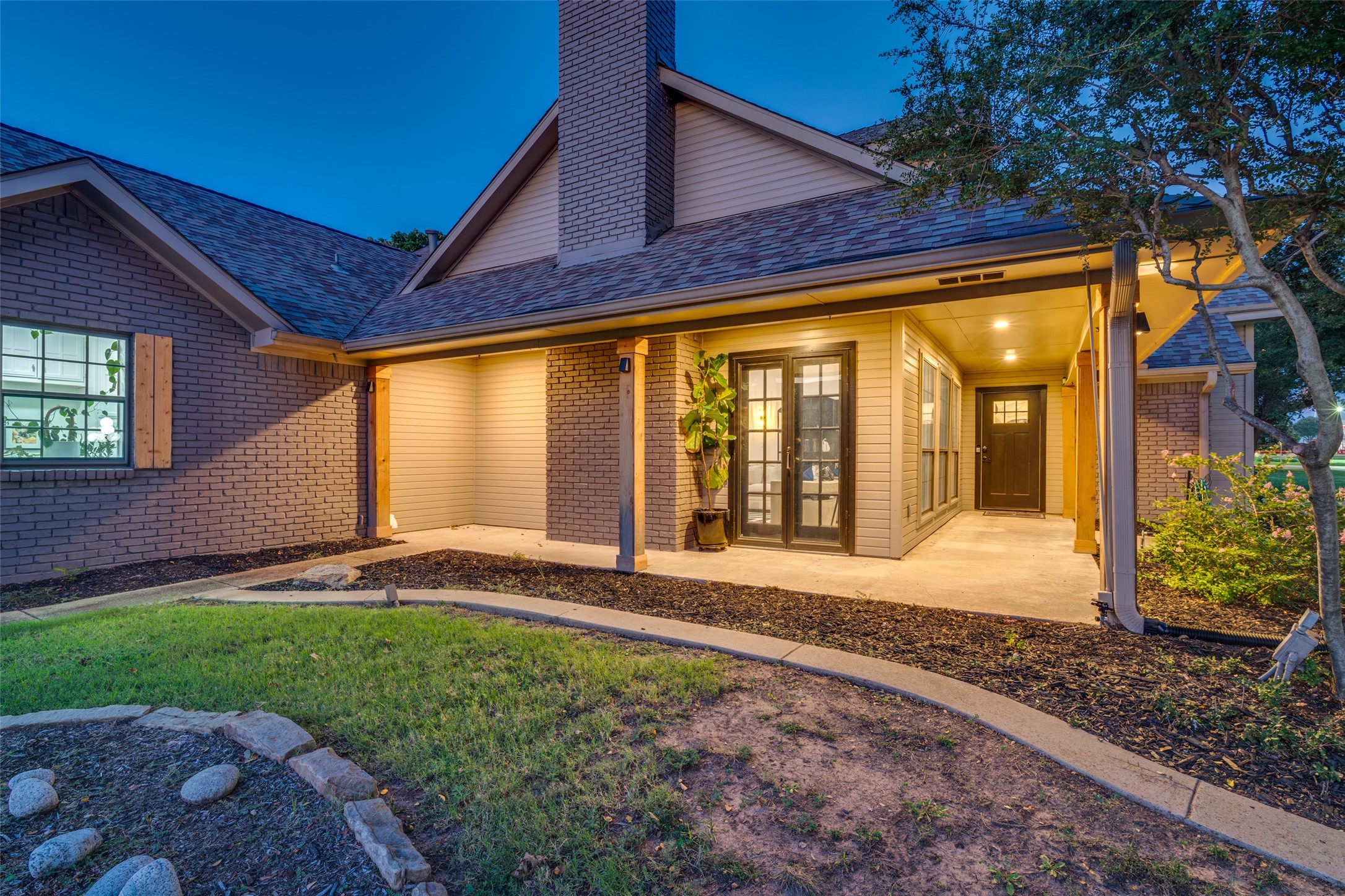 2209 Vicksburg Drive Sachse TX 75048