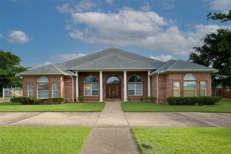 1736 Vicky Lane Grand Prairie TX 75052
