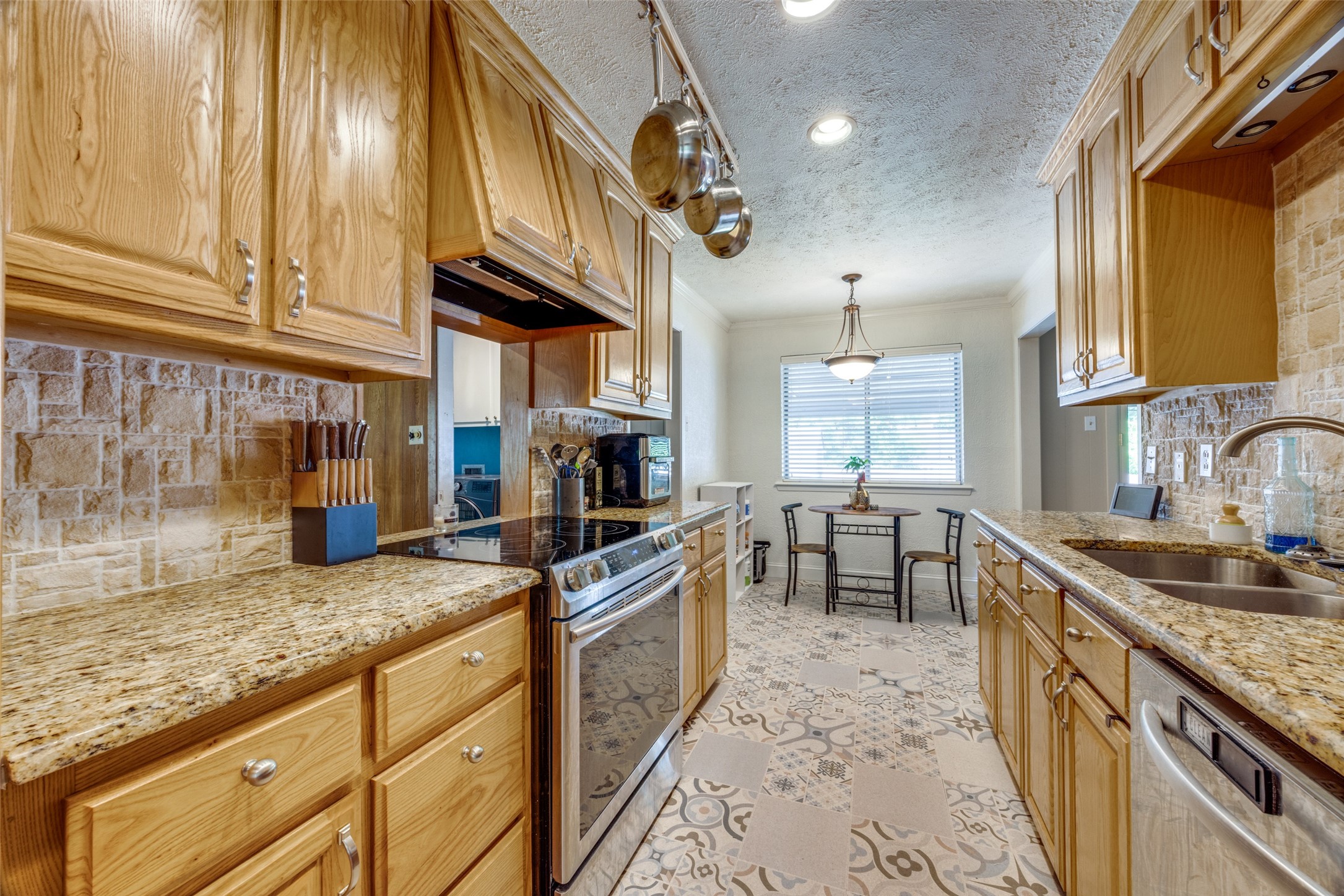 1023 N Leslie Avenue Sherman TX 75092