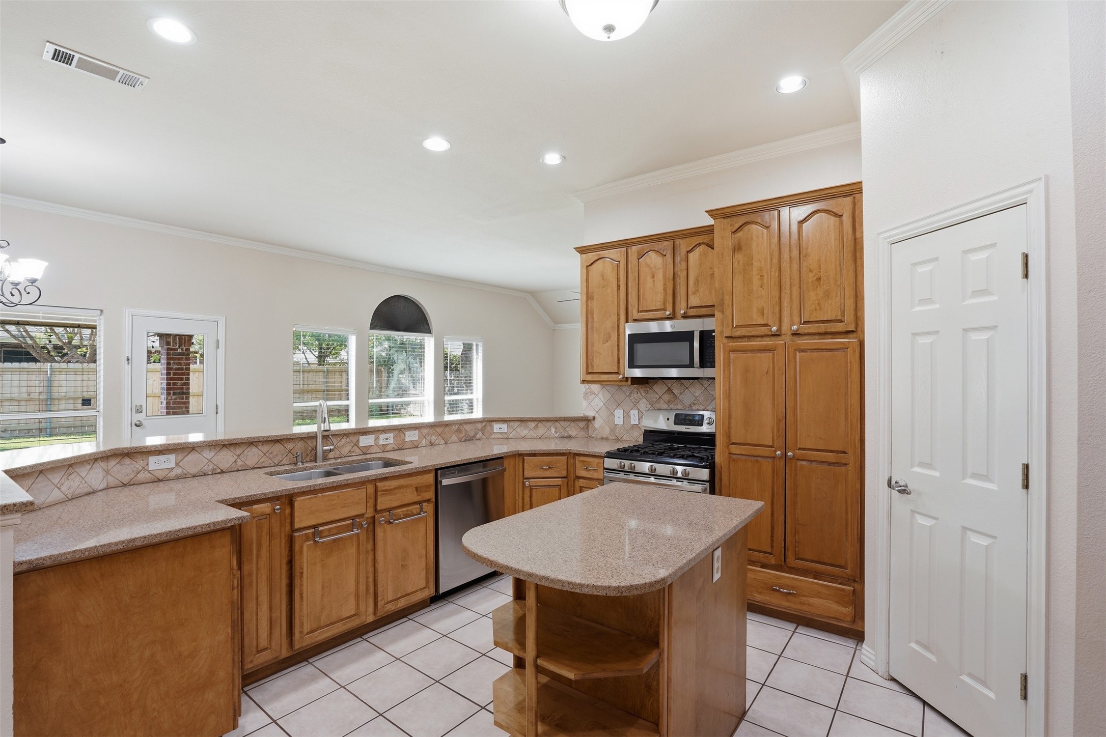 517 Acorn Court Saginaw TX 76179