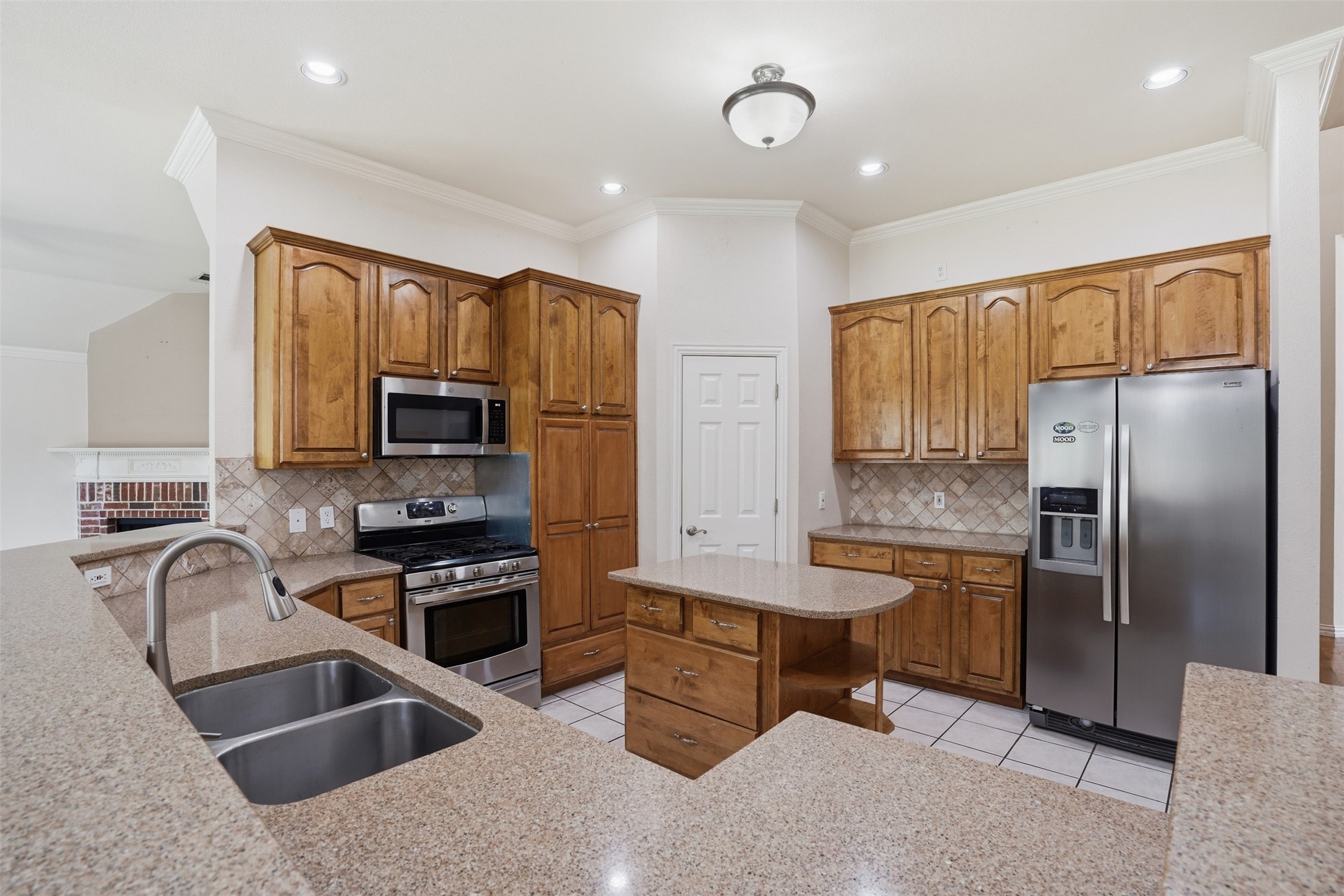 517 Acorn Court Saginaw TX 76179