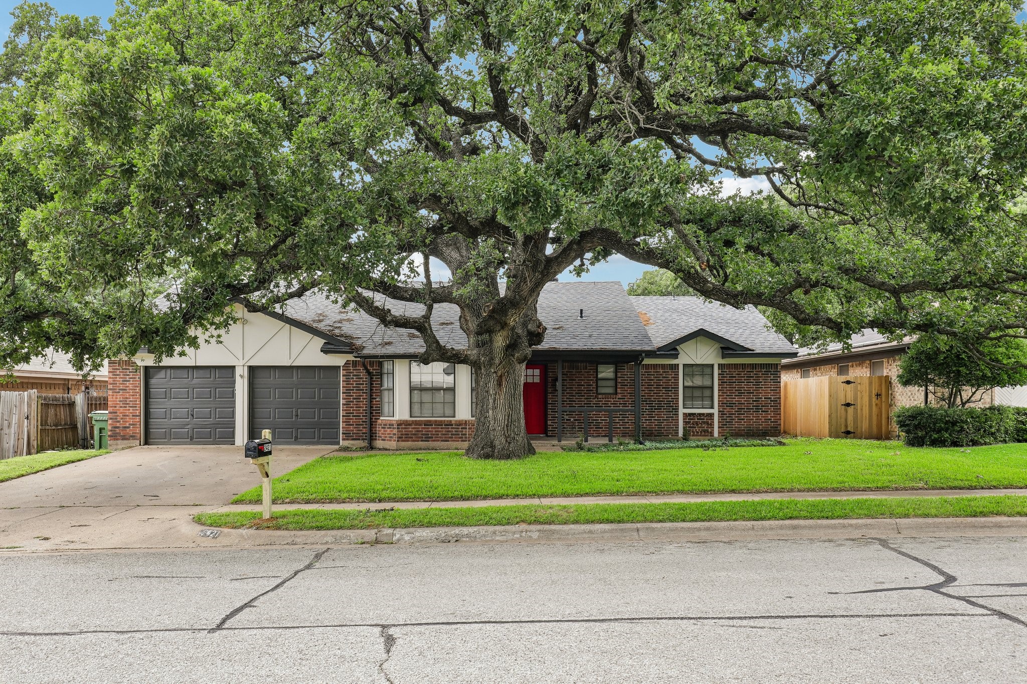 2421 Meadow View Bedford TX 76021