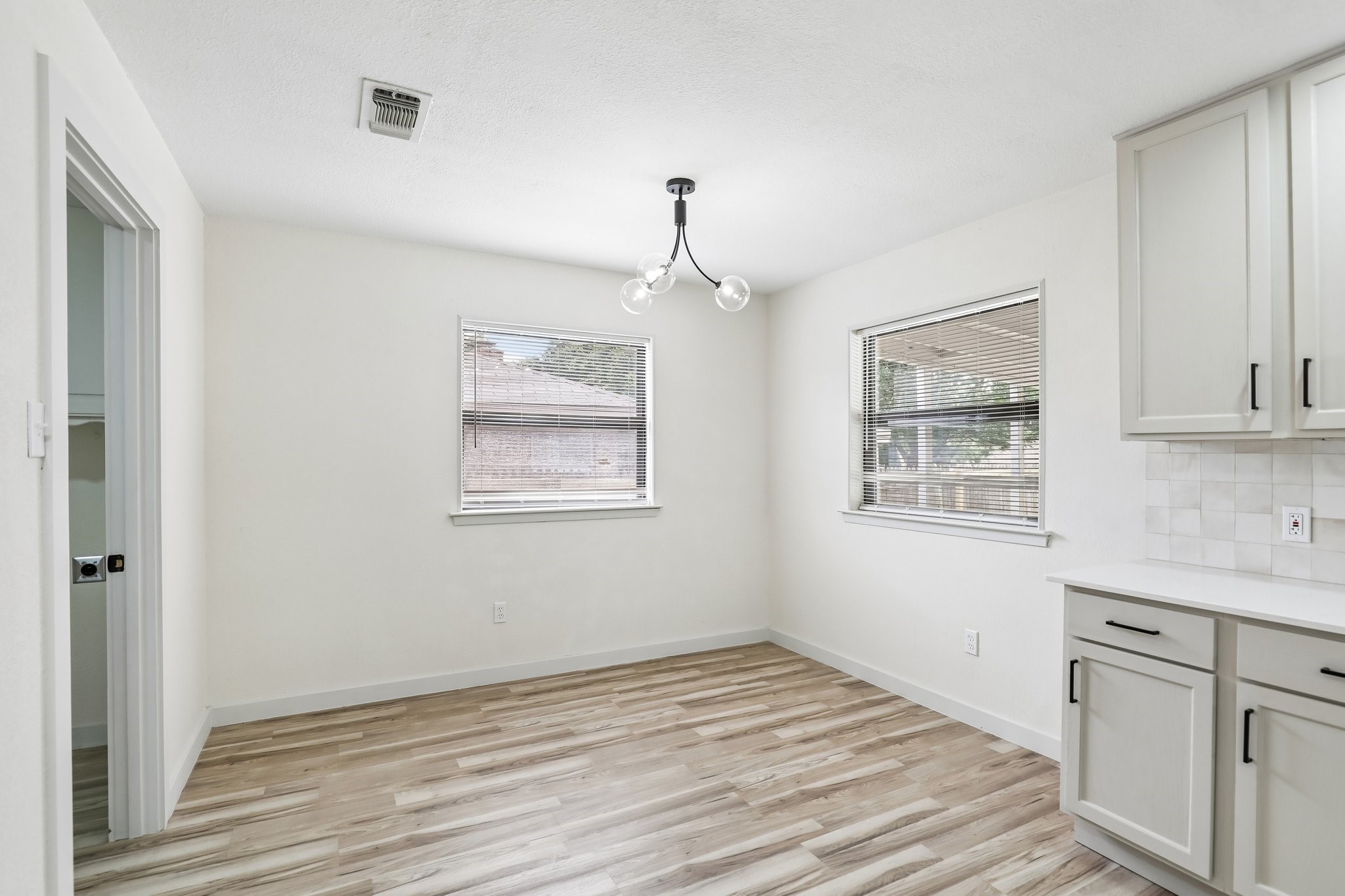 2421 Meadow View Bedford TX 76021