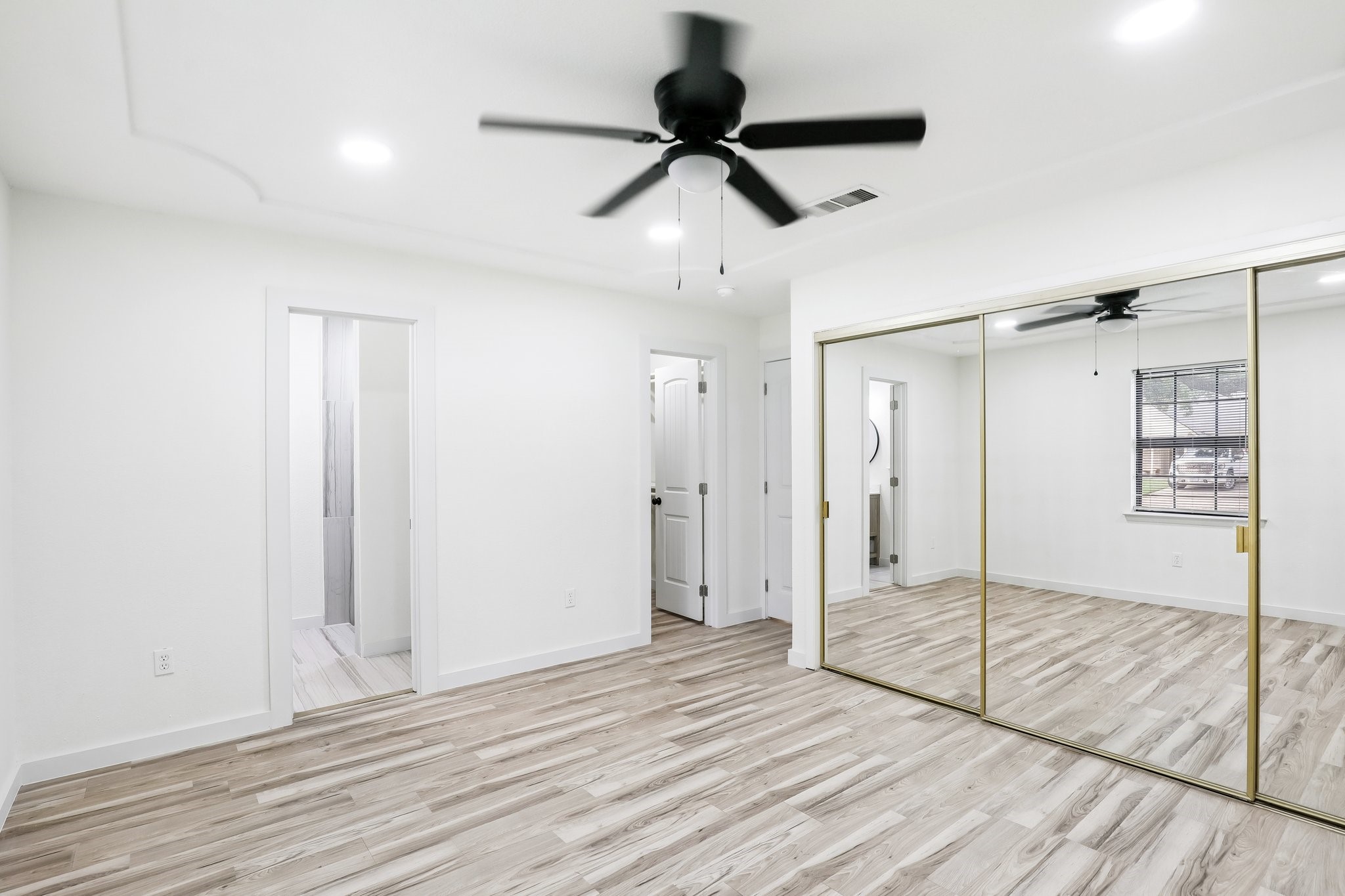2421 Meadow View Bedford TX 76021