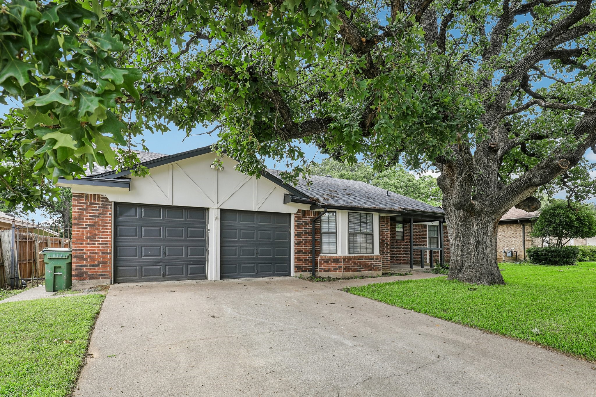 2421 Meadow View Bedford TX 76021